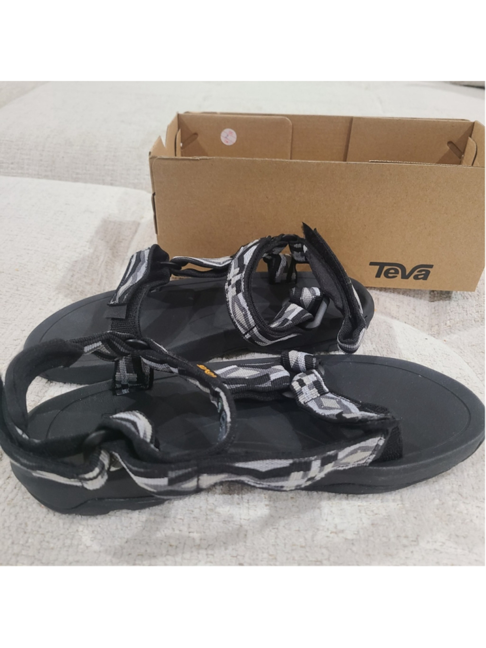 NEW Teva Hurricane XLT 2 Size 4Youth Kids Black Strappy Sport Sandal Outdoor